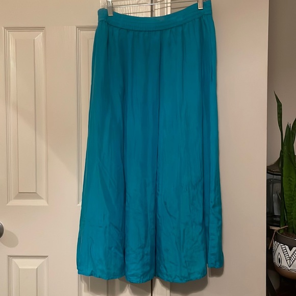 Restless Clothiers - Size M - 100% Washable Silk - 16 inch elastic waist - EUC - Picture 1 of 6